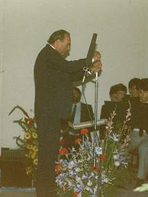 Il Maestro Adelino durante un concerto del Primo Maggio